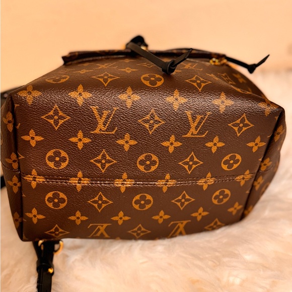 Authentic Louis Vuitton Montsouris bagpack - Picture 6 of 11